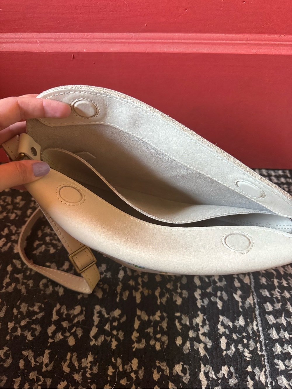 Portland Leather Medium Koala in Bone, hand painted details - Picture 4 of 6